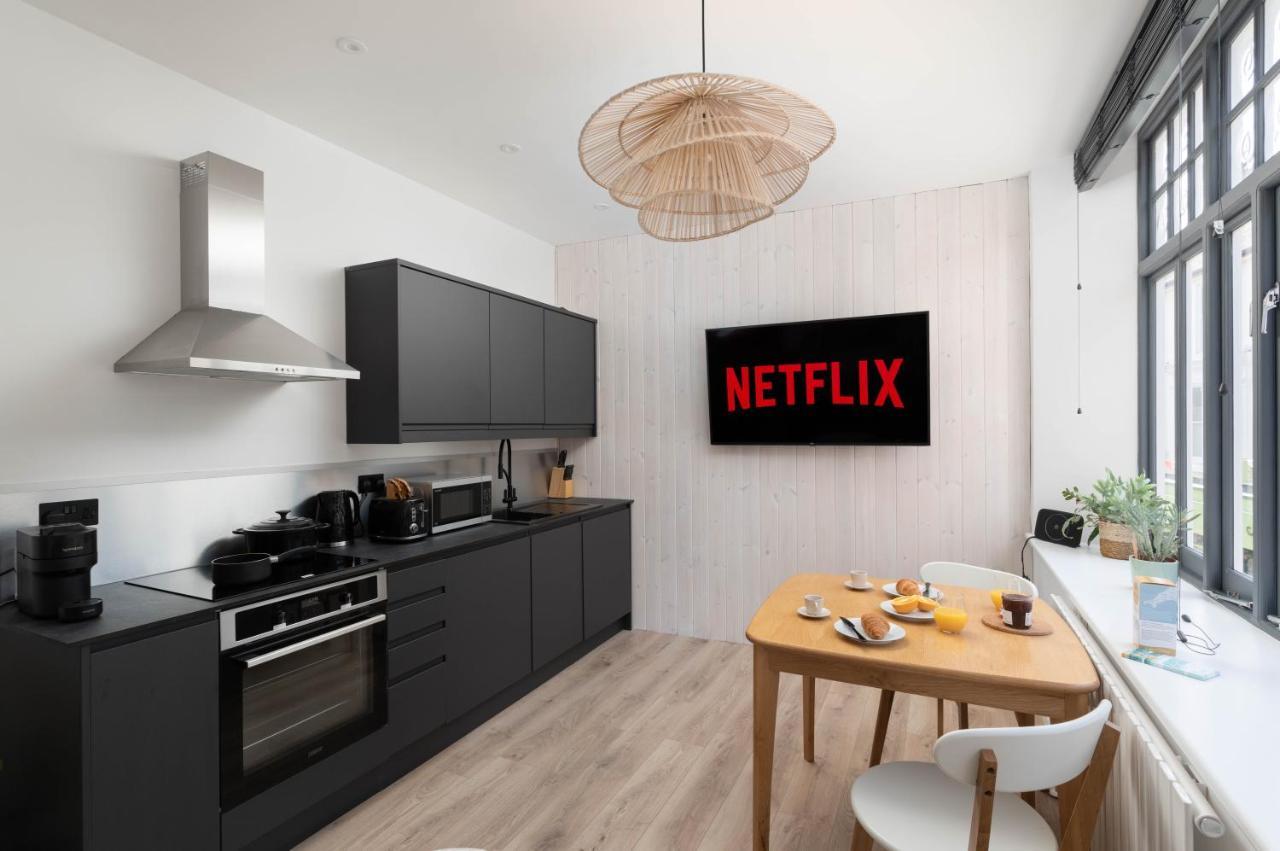 Contemporary First Floor Apartment