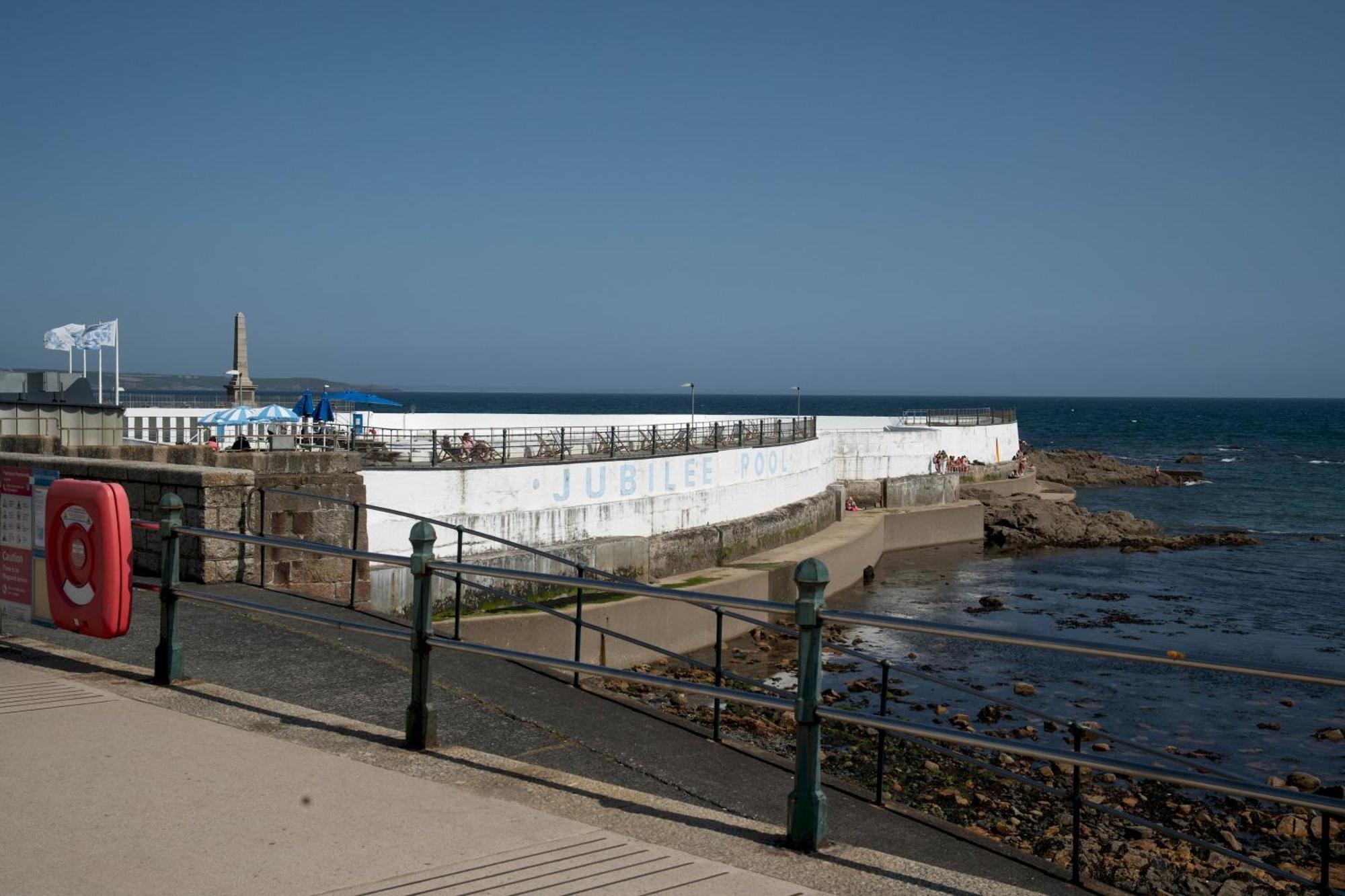 Contemporary First Floor Apartment Penzance