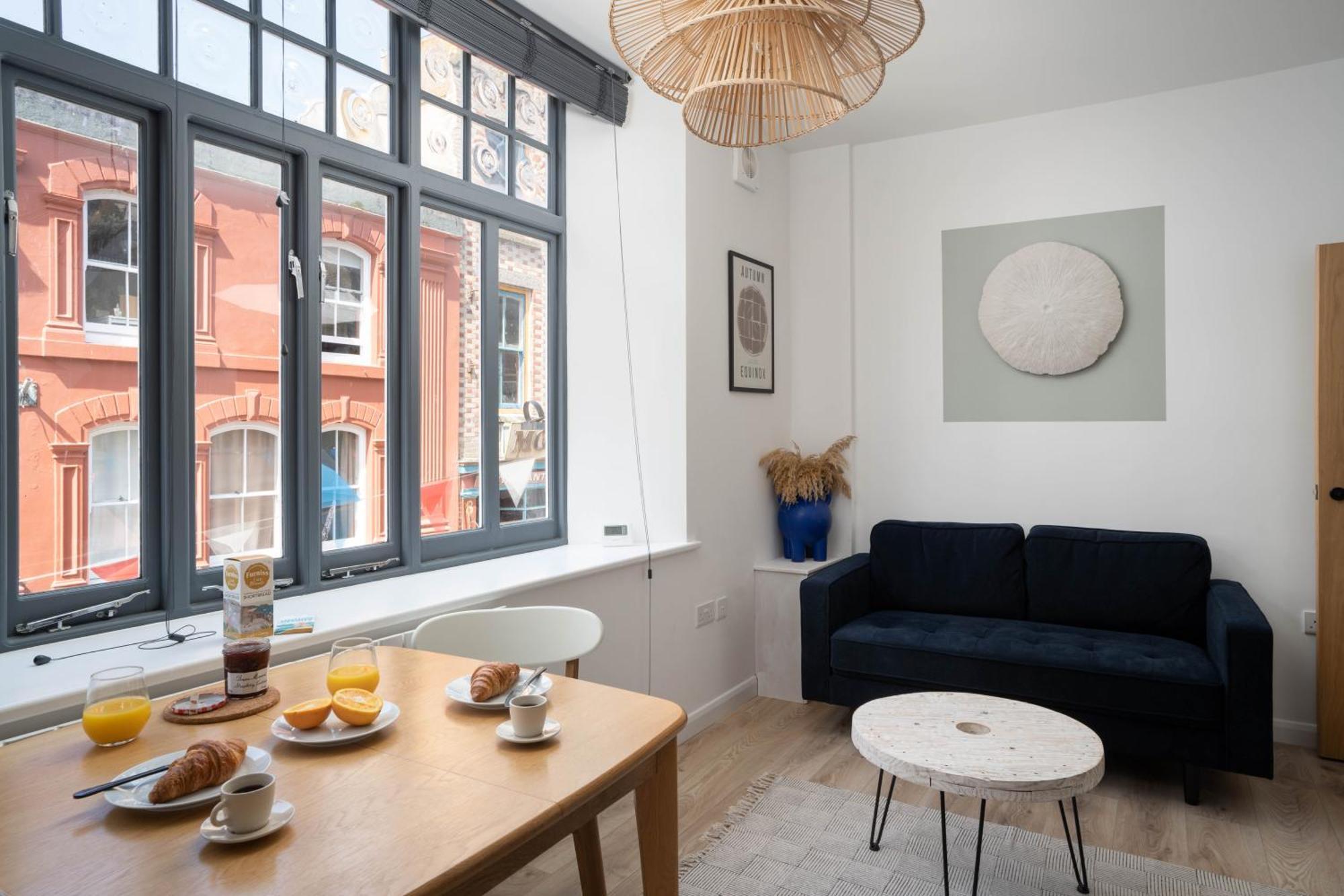 Apartment Contemporary First Floor *